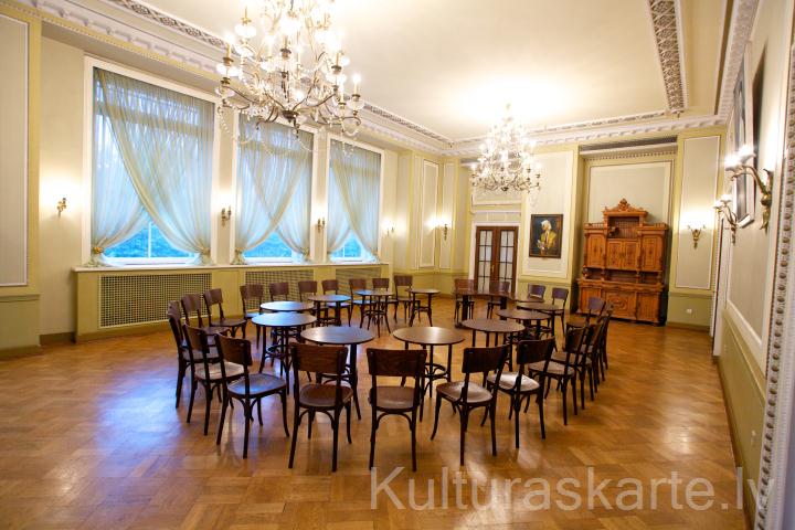 Rīgas Latviešu biedrības Kluba zāle 